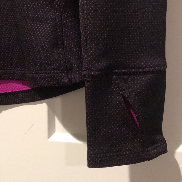 Like New Under Armour Quarter Zip - Picture 4 of 5